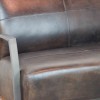 Sofa-echt-bueffelleder-auf-mass-braun-metall-armlehne-vintage-sofa-livior-living-interior-moebel-pforzheim